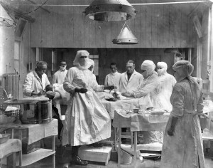 Operating theatre, 3rd Southern Hospital, Oxford dated 1915-16.