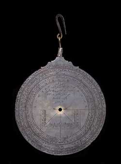 Small image of astrolabe back with rules or alidades removed. Click to enlarge.