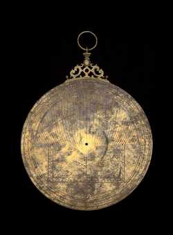 Small image of astrolabe back with rules or alidades removed. Click to enlarge.