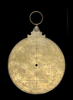 Small image of astrolabe back with rules or alidades removed. Click to enlarge.