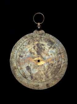 Small image of astrolabe back with rules or alidades removed. Click to enlarge.