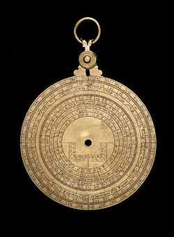 Small image of astrolabe back with rules or alidades removed. Click to enlarge.