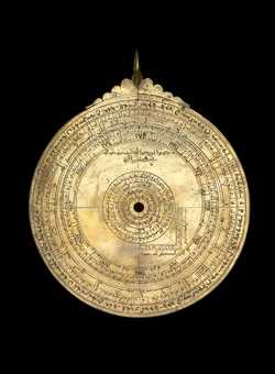 Small image of astrolabe back with rules or alidades removed. Click to enlarge.