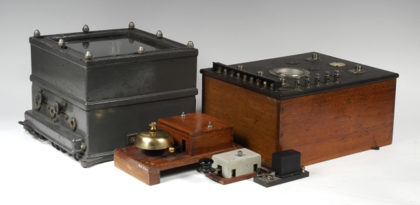 Marine Auto-Alarm Set (c. 1920) Marine Auto-Alarm Set (c. 1920)