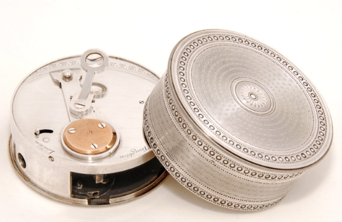 image of Engine-Turned Silver Box Sextant