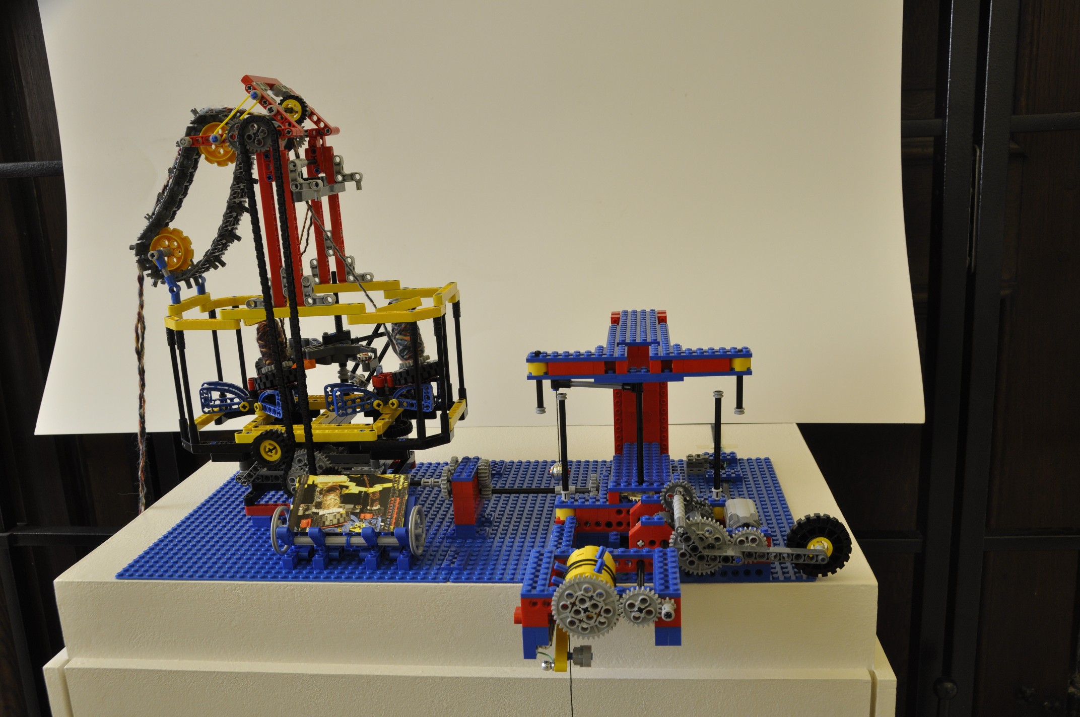 Plaiting machine made of LEGO by Alex Allmont Oxford, 2010